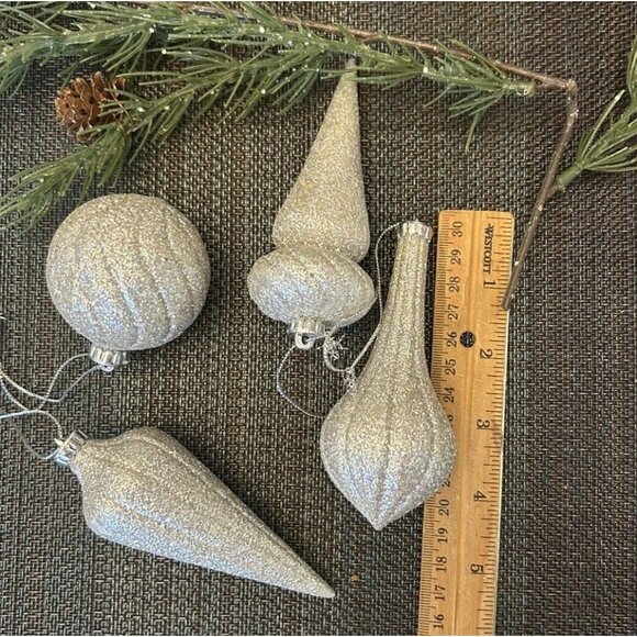 Set of 4 Avon Vintage Silver Glittered Christmas Tree Ornament Collection - Picture 3 of 4